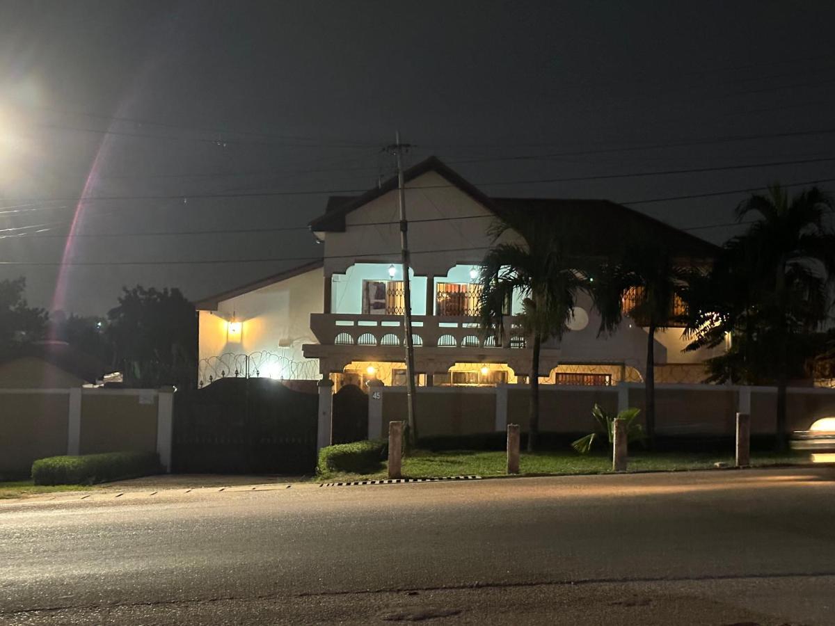 D Barfi Guesthouse, Excellent Location Kumasi Ngoại thất bức ảnh